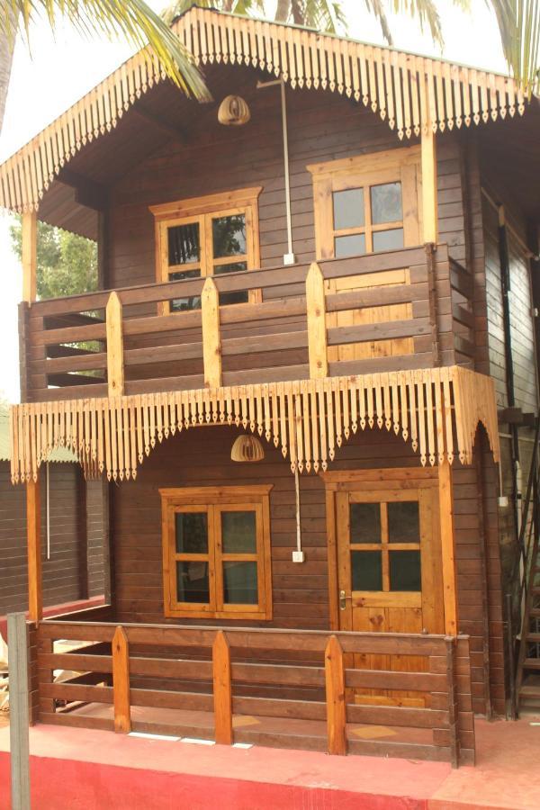 Lotus Feet Beach Resort Morjim Exterior foto