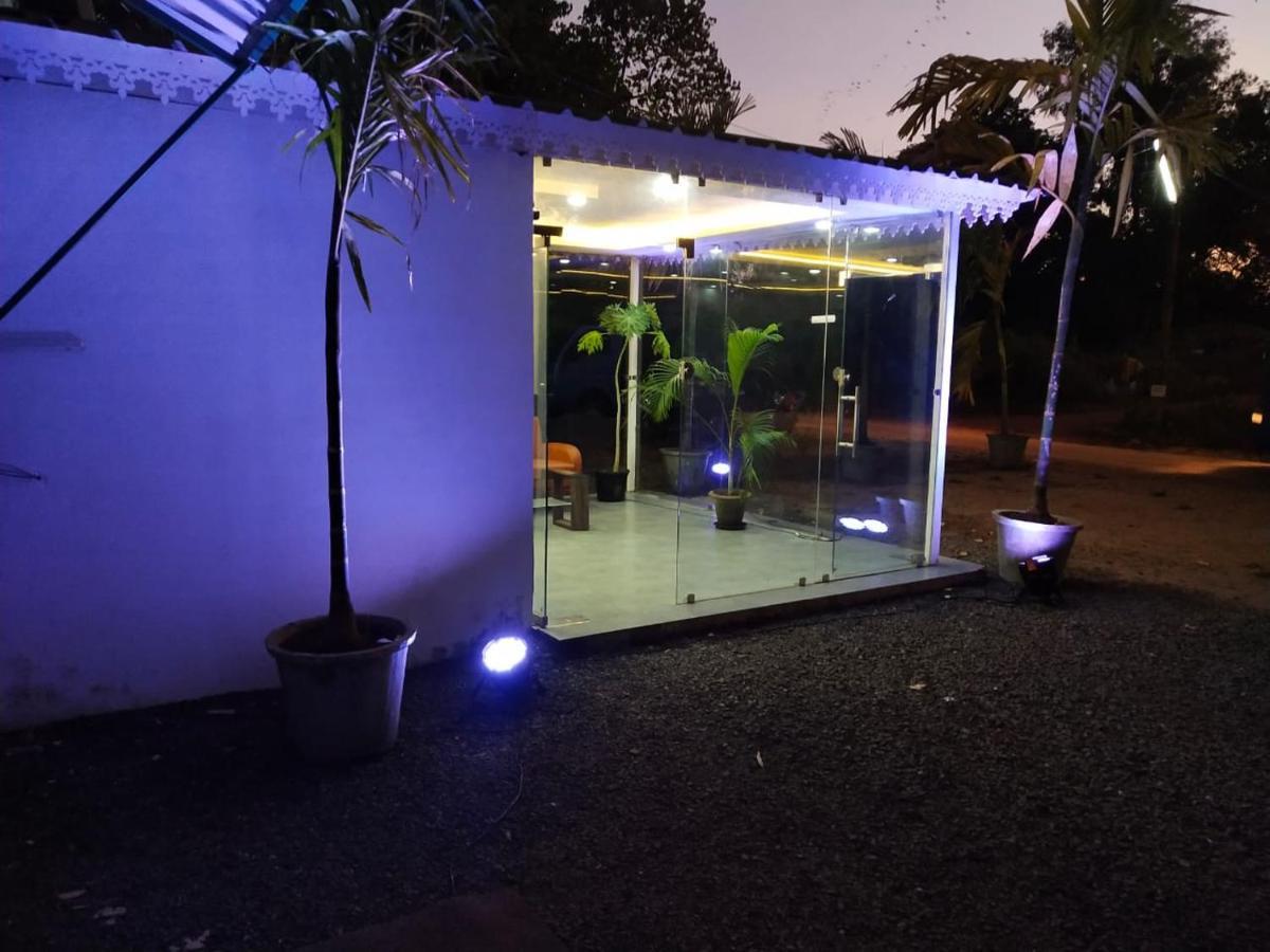 Lotus Feet Beach Resort Morjim Exterior foto